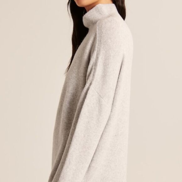 Gray turtleneck sweater - Picture 2 of 3